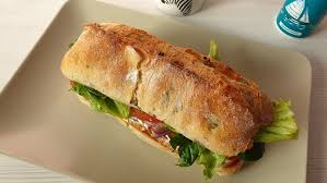 Roti gandum dengan tomat dan minyak zaitun